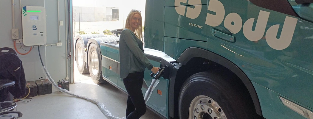 호주에서 판매되는 벽걸이형 DC 전기차 충전기 케이스