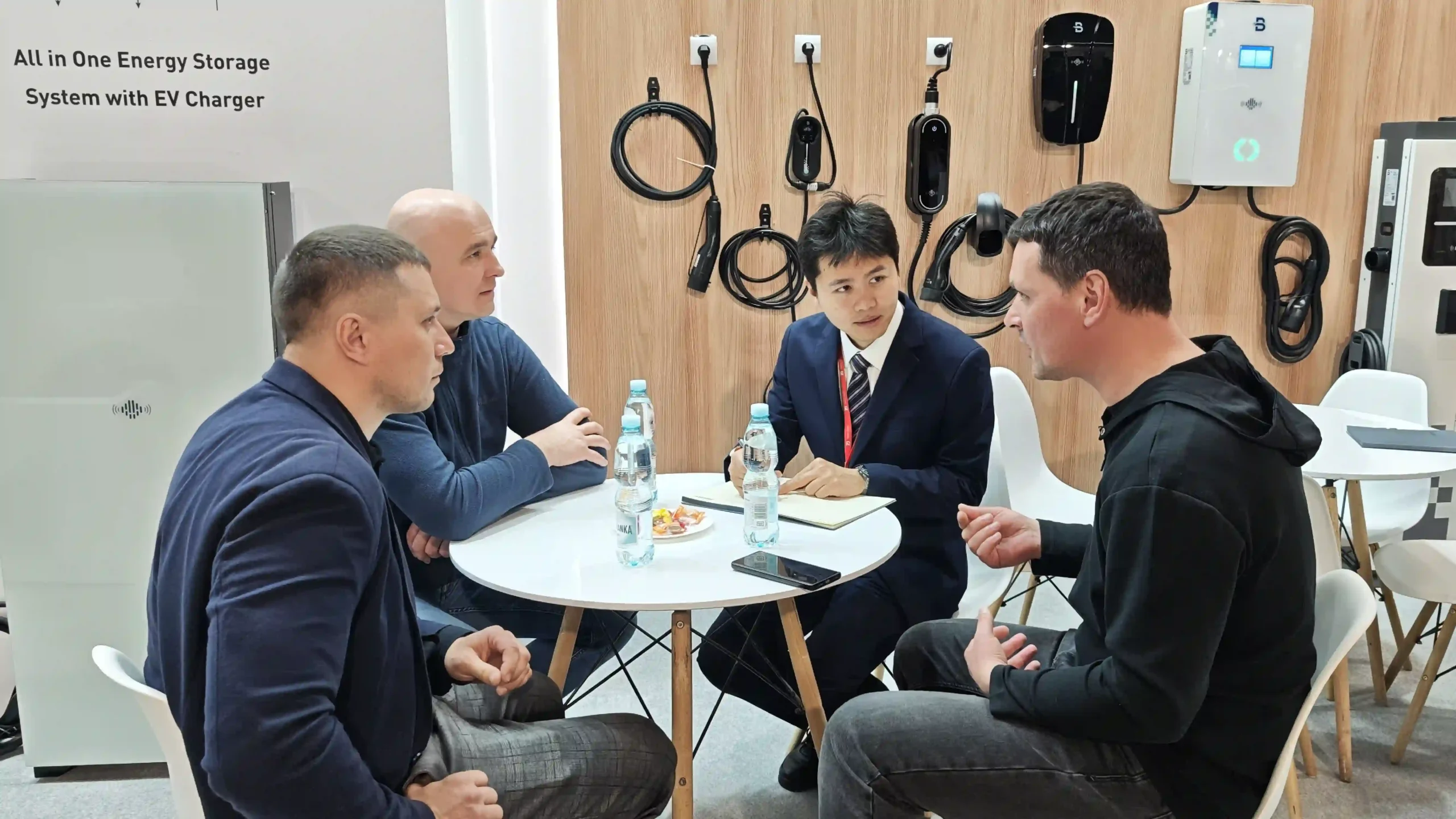 Soluzioni di ricarica per veicoli elettrici EVB all'ENEX 2026