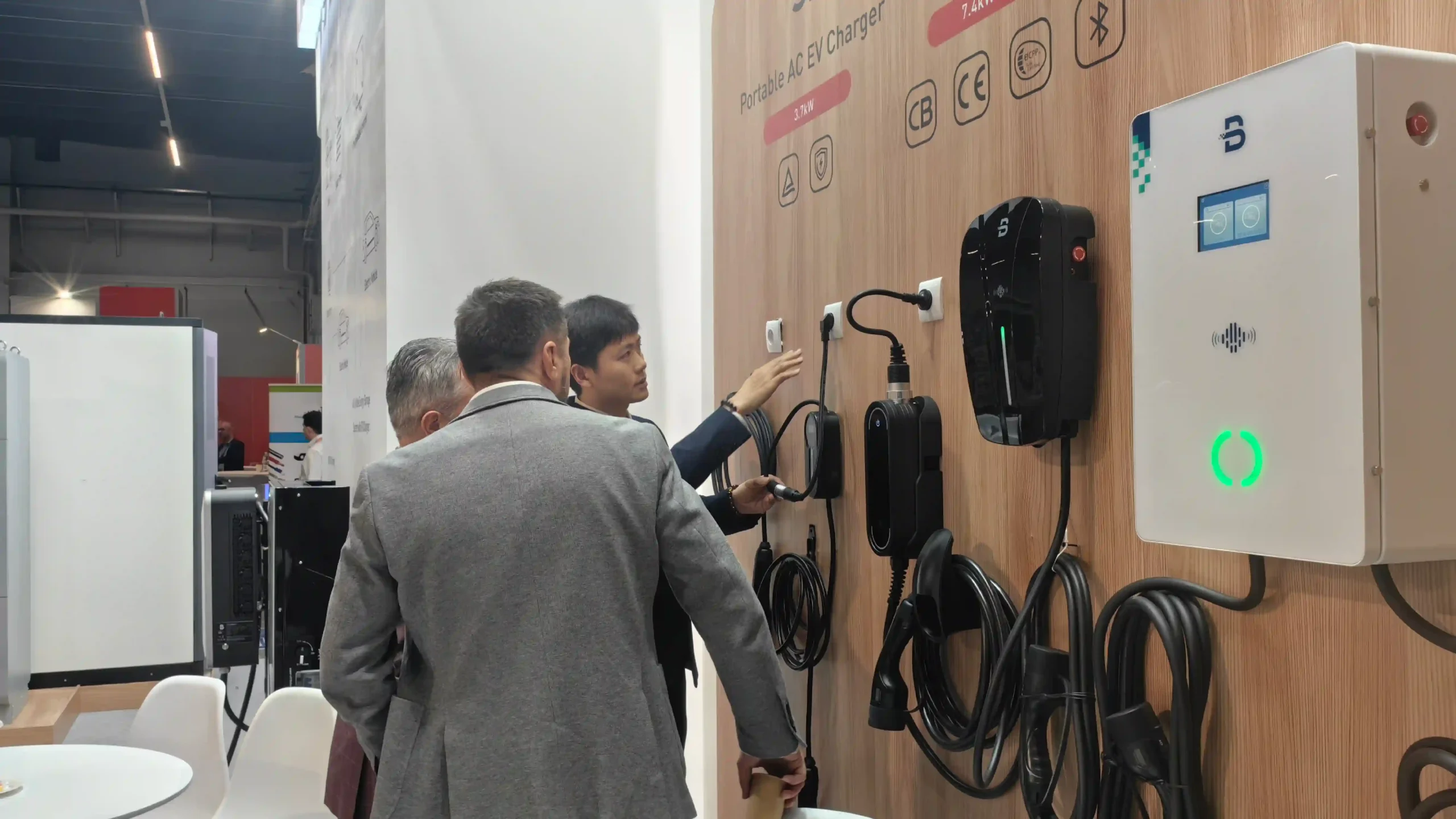 Soluzioni di ricarica per veicoli elettrici EVB all'ENEX 2026