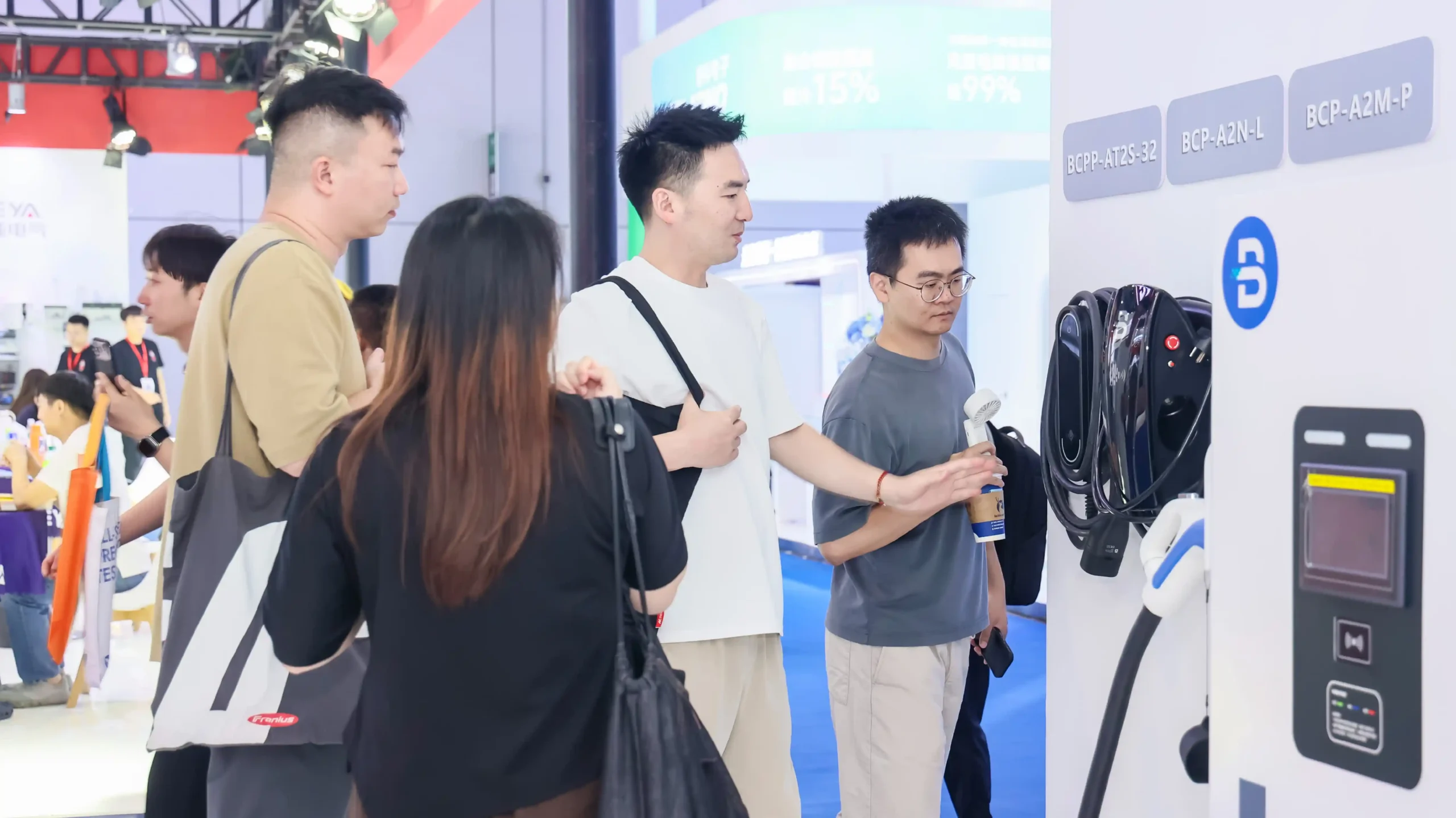 Solutions de recharge intelligentes pour véhicules électriques EVB
